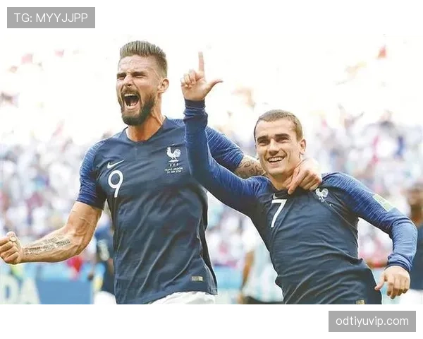 孔帕尼与瓦拉内如何通过分散与集中策略驱动防守组织